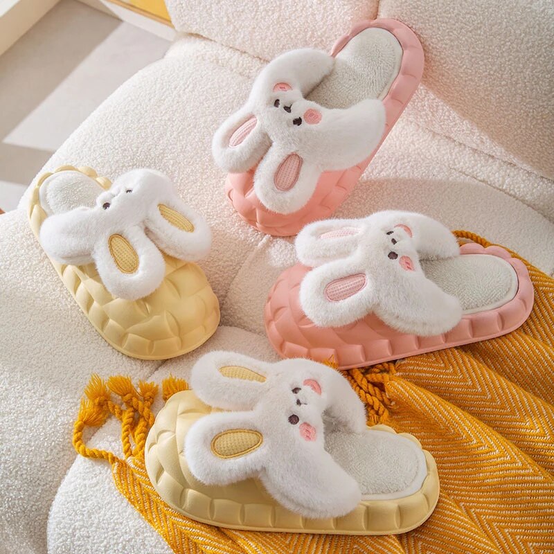 Pantoufles moelleuses en forme de lapin de dessin animé mignon d'hiver 