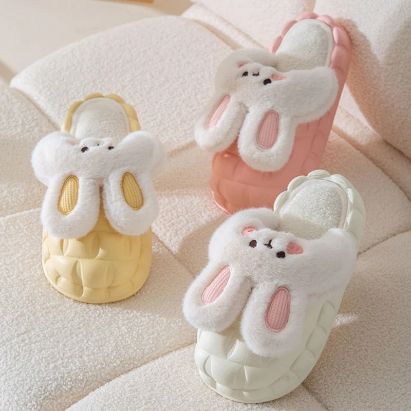 Pantoufles moelleuses en forme de lapin de dessin animé mignon d'hiver 
